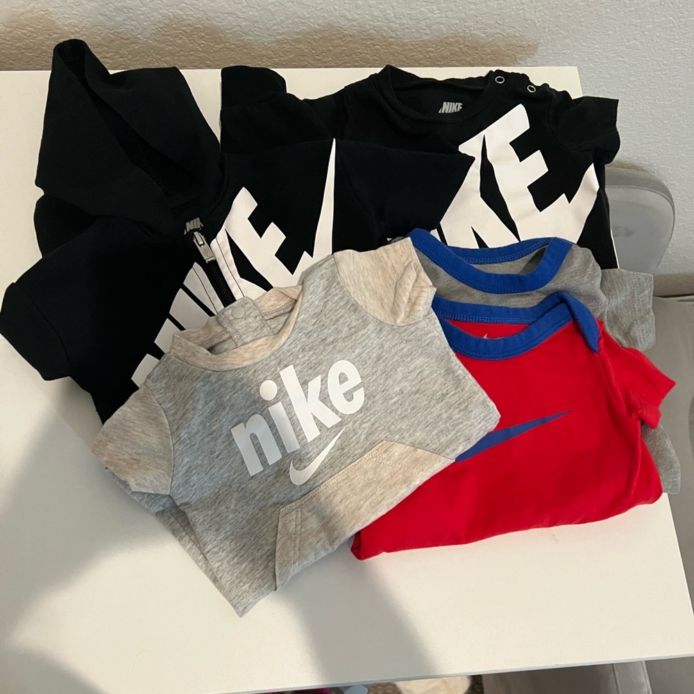 5pc Nike baby boy. Nb-6m